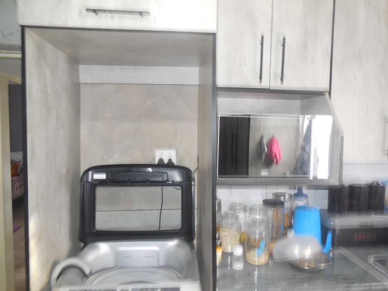 Newly Renovated Three Bedroom Home with Modern Open Plan Living - Photo 8