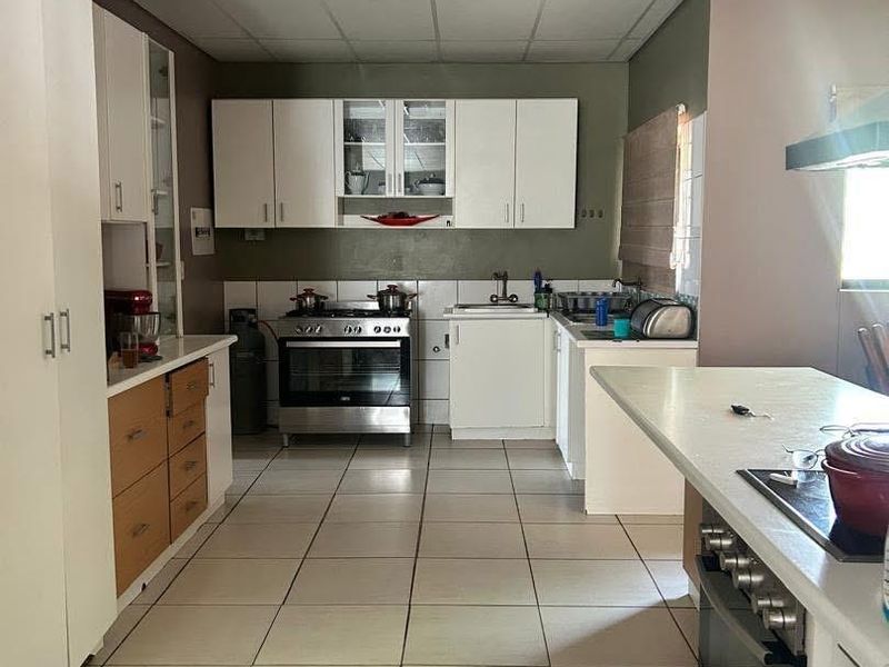 A beautiful 4 Bedroom House for sale in Otjiwarongo, Town. - Photo 3