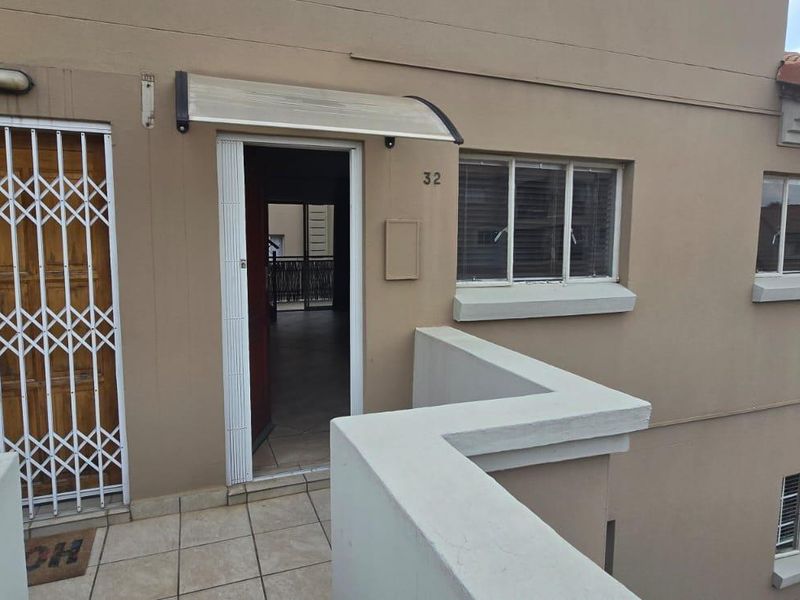 2 Bedroom Townhouse in Glen Marais - Photo 4