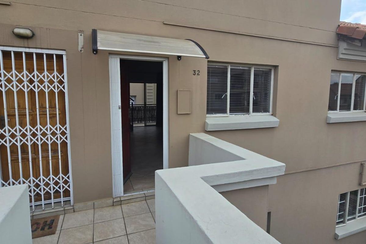 2 Bedroom Townhouse in Glen Marais - Photo 4