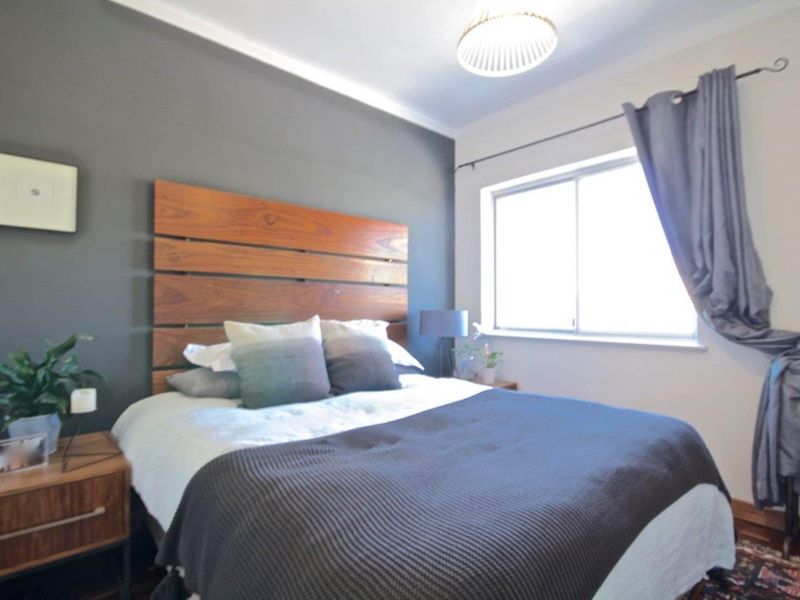 Modern Apartment in Mouille Point. - Photo 6