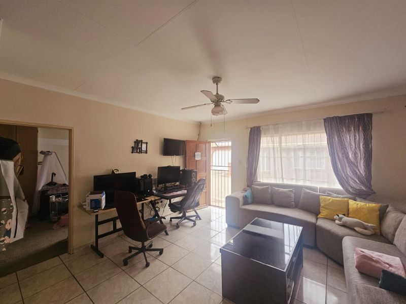 **Charming 2-Bedroom Facebrick Townhouse for Sale** - Photo 3