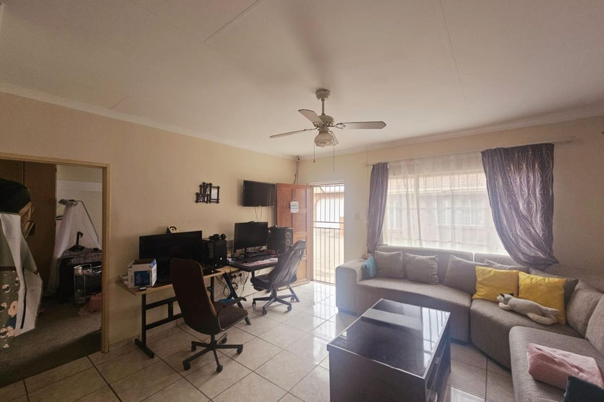 **Charming 2-Bedroom Facebrick Townhouse for Sale** - Photo 3