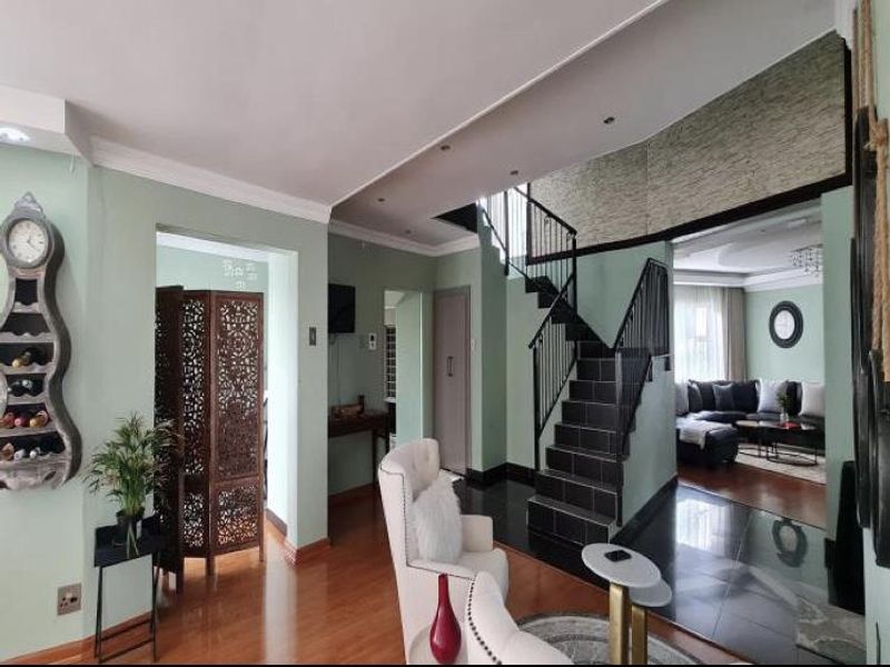 Stunning Luxury Home for Sale in Sterpark, Polokwane - Photo 3