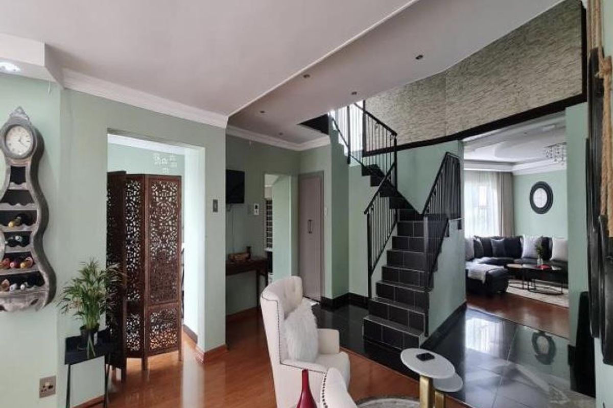 Stunning Luxury Home for Sale in Sterpark, Polokwane - Photo 3