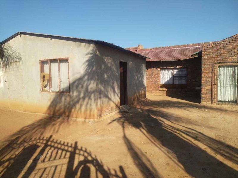 RDP house and 1 bedroom house for sale in Soshanguve South - Photo 3