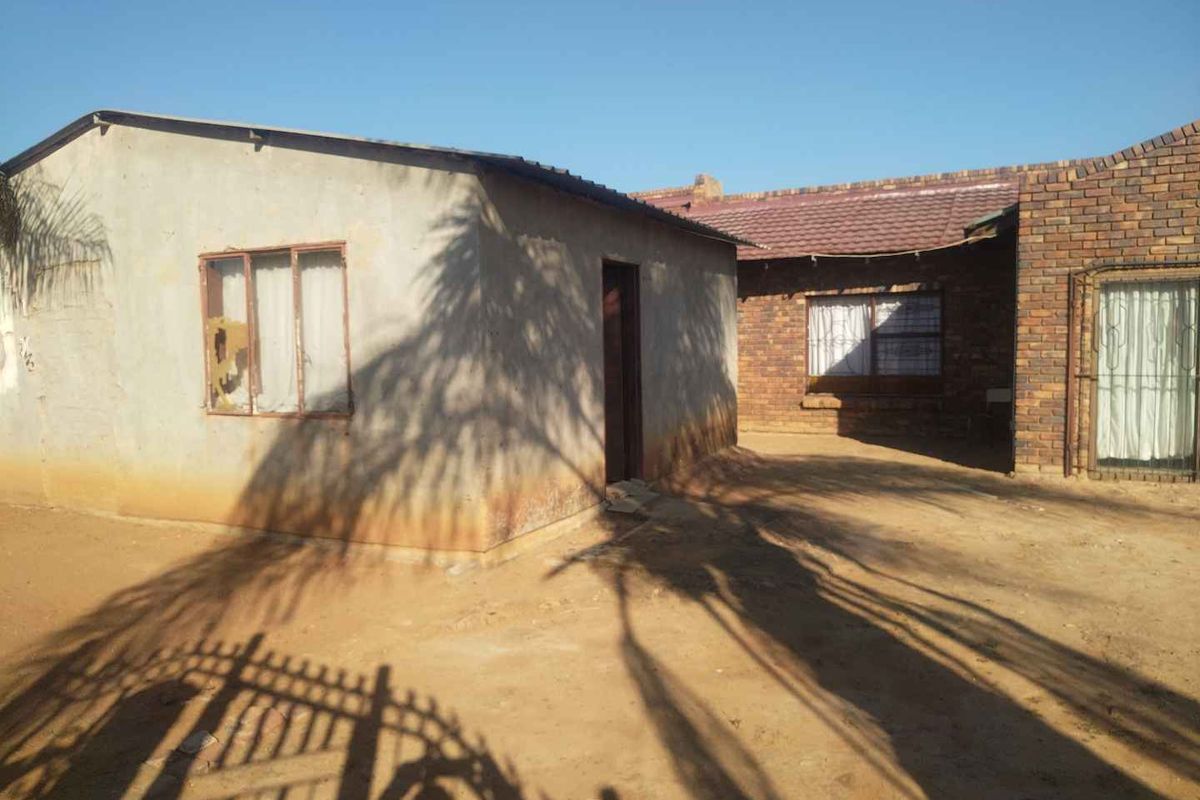 RDP house and 1 bedroom house for sale in Soshanguve South - Photo 3