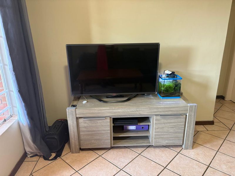 Charming 2-Bedroom Garden Unit in Secure Estate - Photo 10