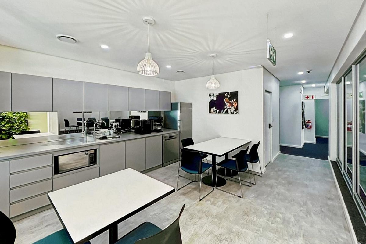 Private office space for 5 persons in Regus 97 York Street - Photo 4