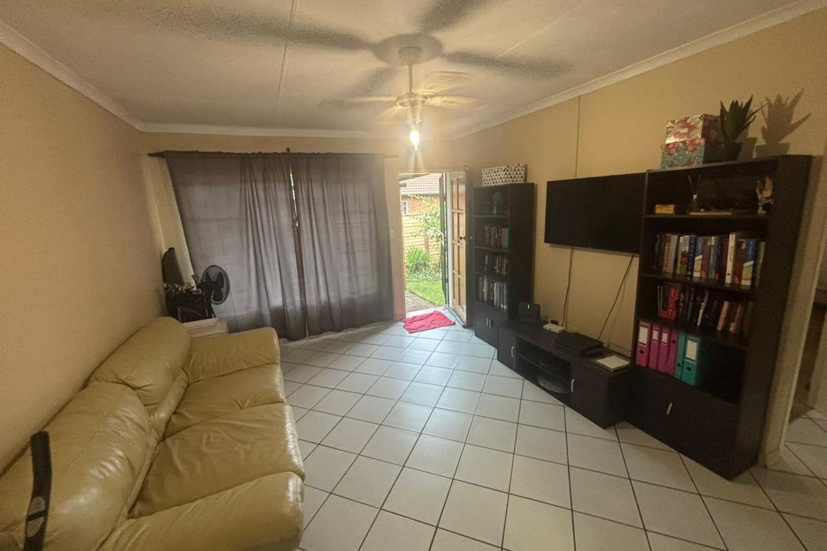 2 Bedroom simplex in Moreleta Park - Photo 3