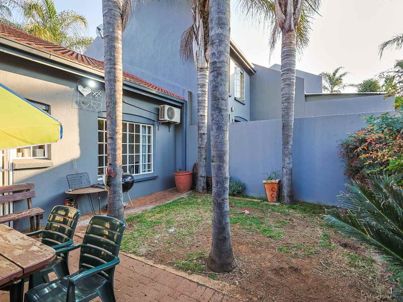 Spacious & Private 3-Bedroom in Secure Small Complex - Photo 10