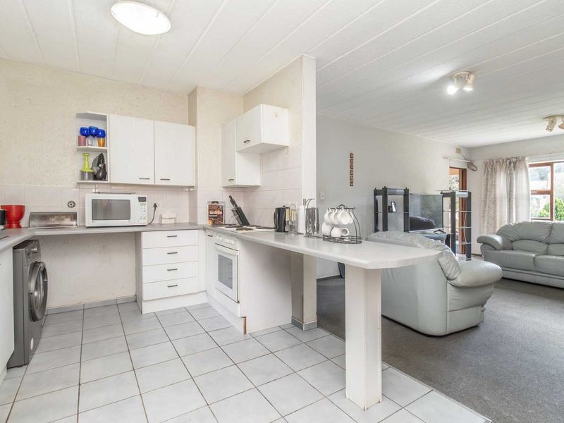3 bedroom apartment in the leafy heart of Paulshof - Photo 6