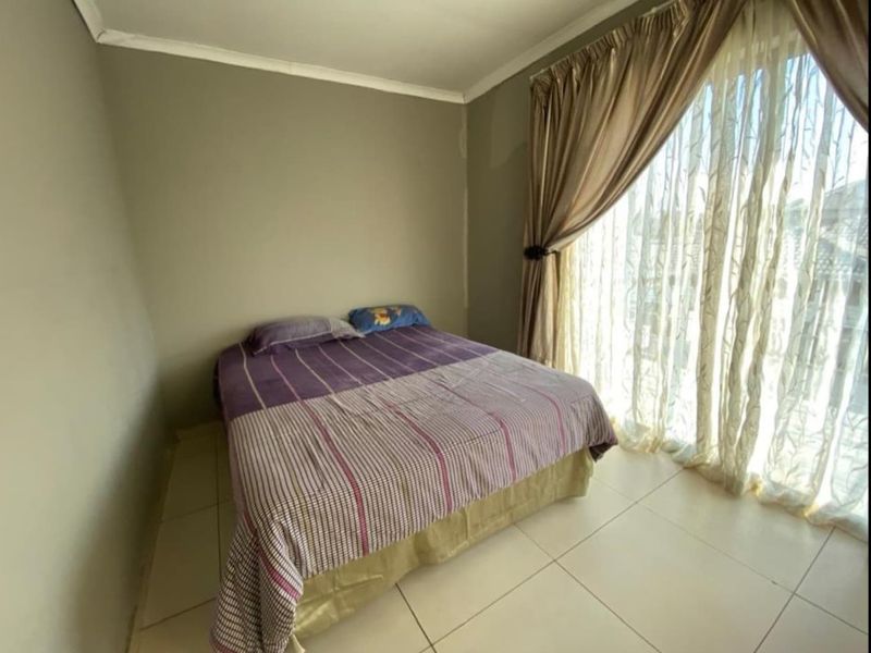 6 Bedroom house for sale in Theresapark ThornBrook Golf Estate - Photo 3