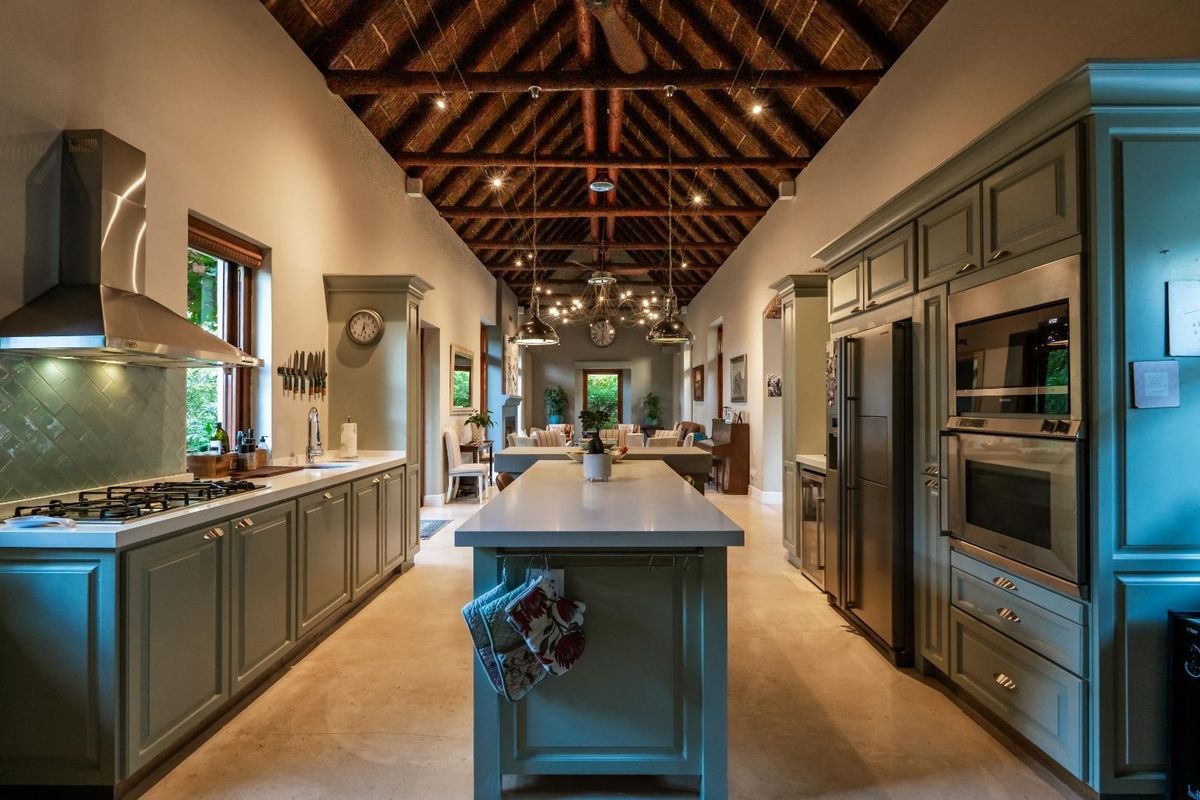 Luxury 5-Bedroom Home in Pearl Valley Golf Estate, Paarl - Photo 3