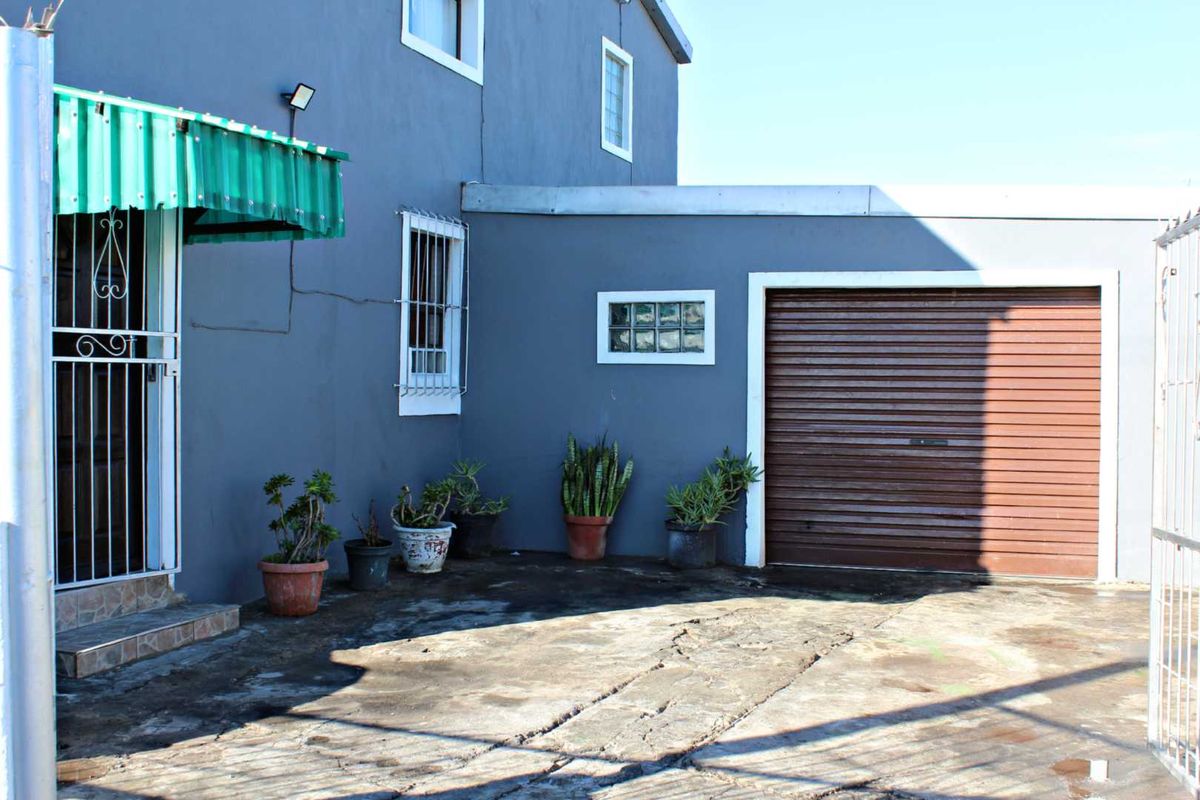 3 Bedroom Family Home For Sale - Photo 2