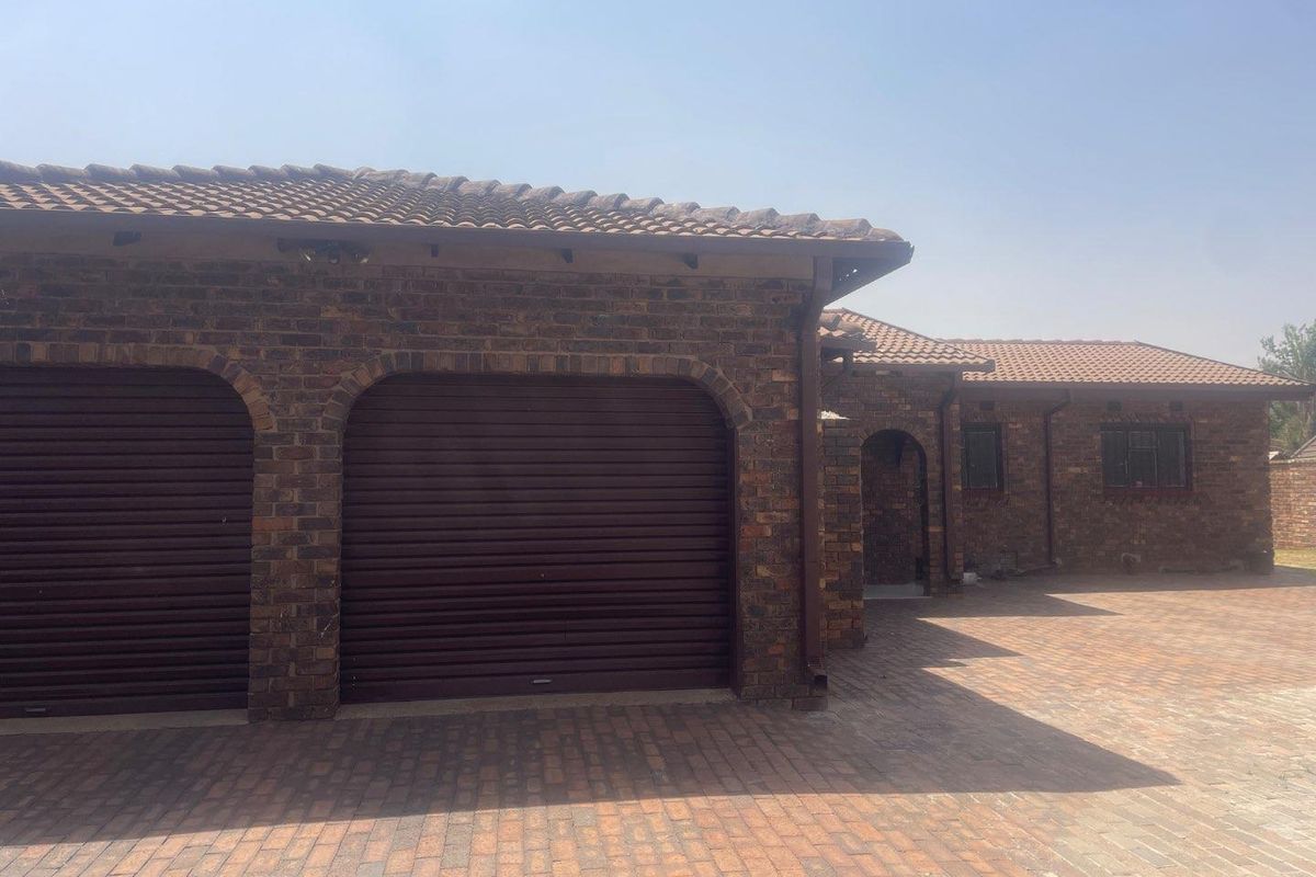 3-Bedroom Family Home to Rent in Klipportjie, Boksburg - Photo 3