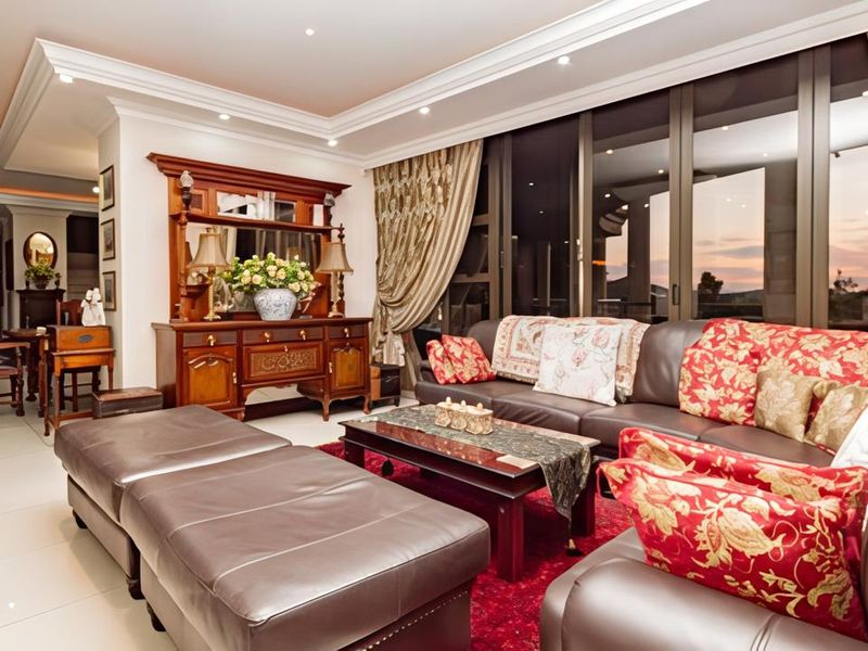 Meyersdal Eco Estate's most extraordinary residence where Elegance, Comfort and Sophisticated living reaches its zenith. - Photo 9