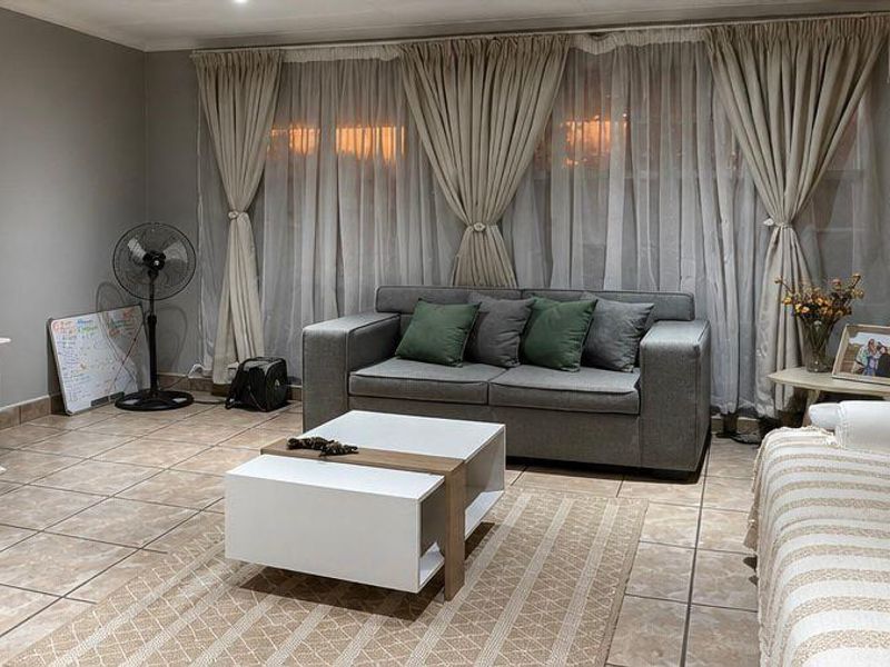 Affordable luxury in Summer Place - Ideal first home or Investment opportunity! - Photo 7