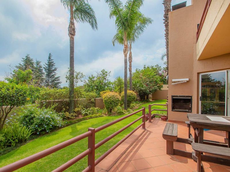 Secure Upmarket Apartment Living with Gorgeous Space. - Photo 9