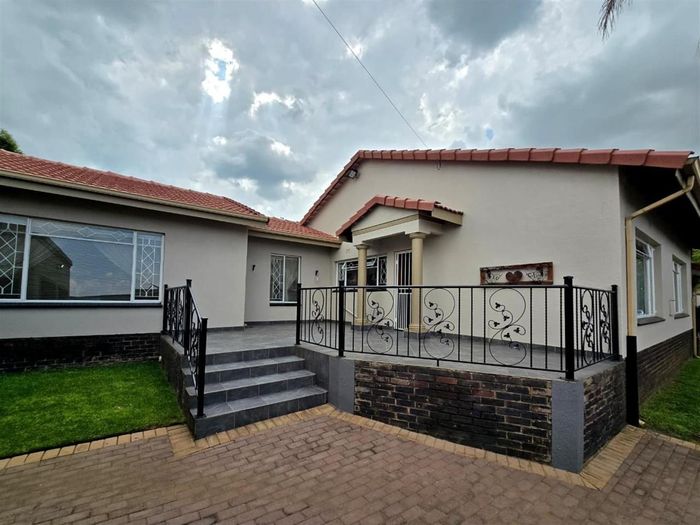 Property #2499192, House For Sale in South Crest
