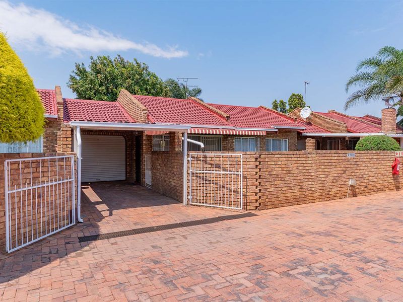 Modern 3-Bedroom Townhouse for Sale in Birchleigh – Prime Location - Photo 3