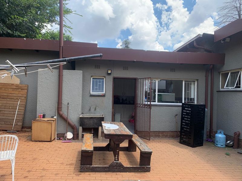 "Discover your home with this stunning property" - Photo 2