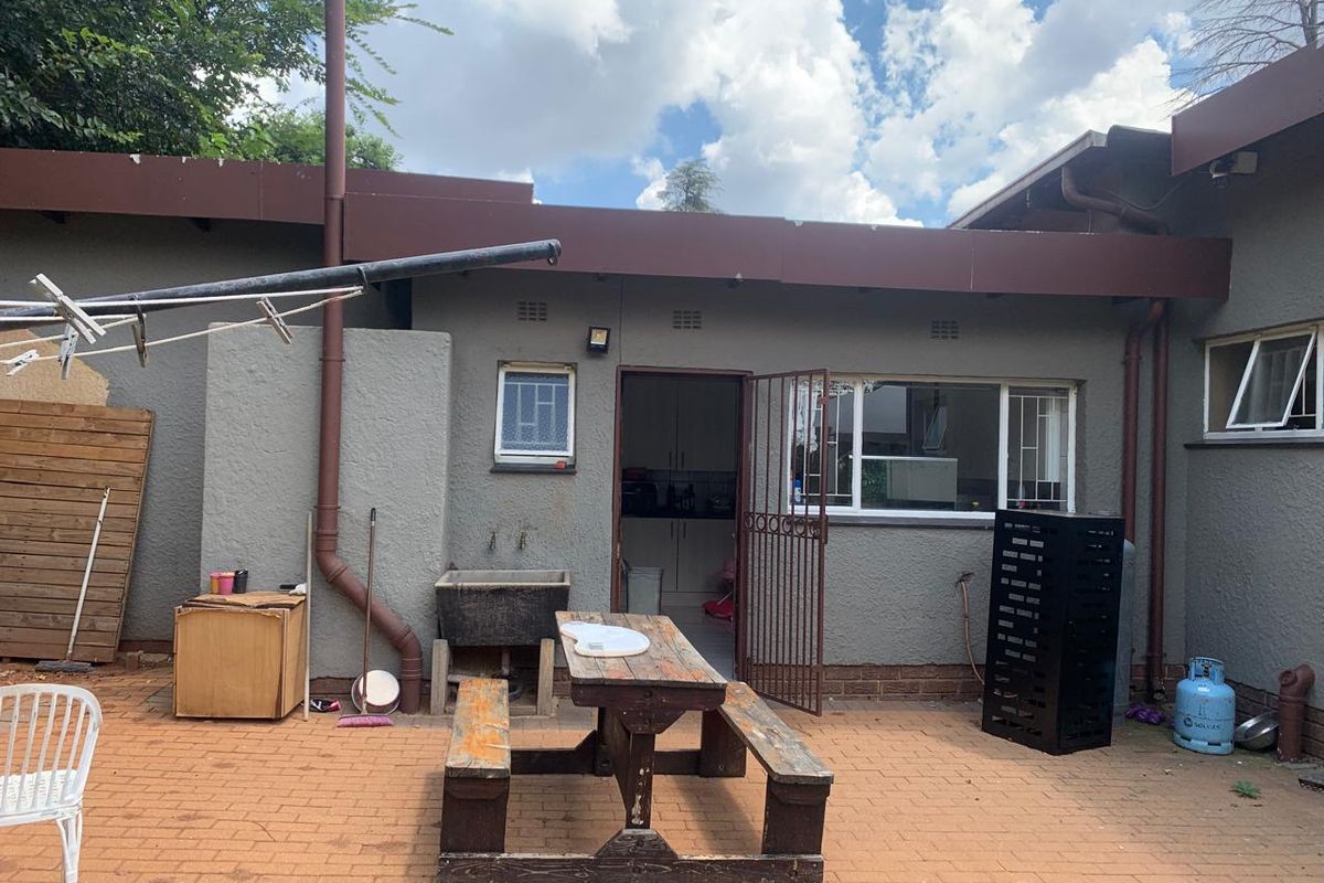 "Discover your home with this stunning property" - Photo 2