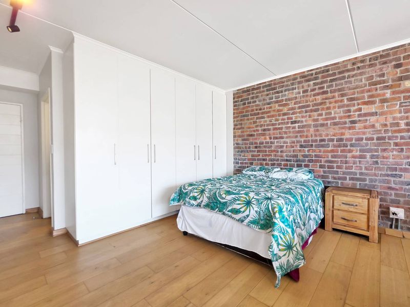 URBAN BLISS, FULLY FURNISHED, LOCK UP AND GO AND AIRBNB ALLOWED - Photo 3