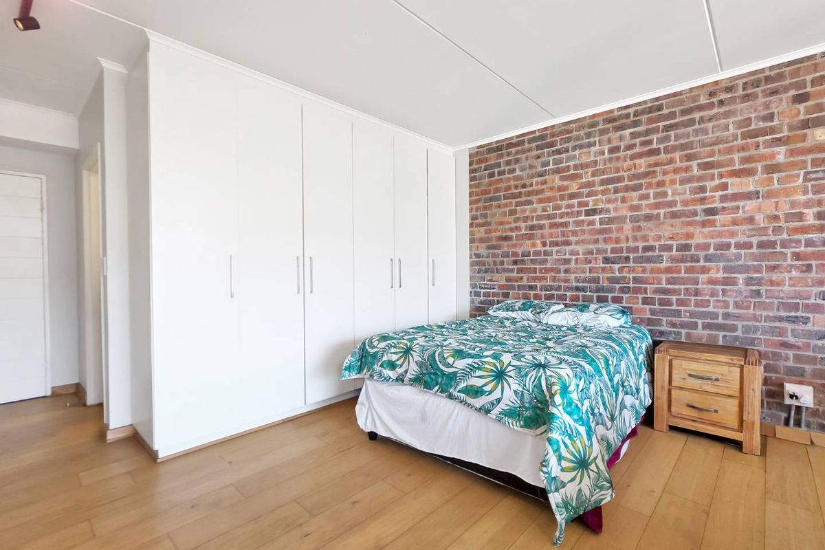 URBAN BLISS, FULLY FURNISHED, LOCK UP AND GO AND AIRBNB ALLOWED - Photo 3