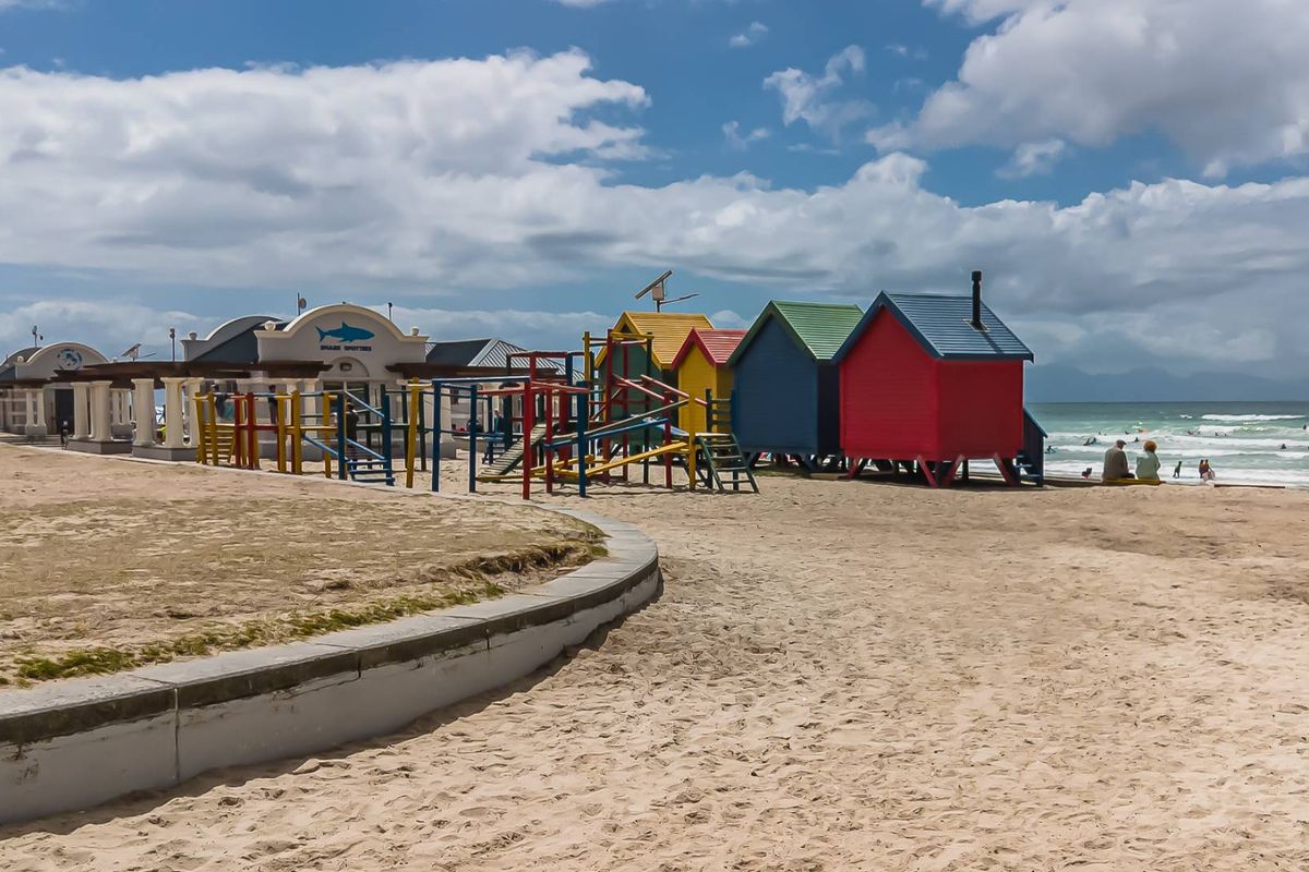 A Rare Art Deco Offering in a Prime Beachfront Location - Photo 2