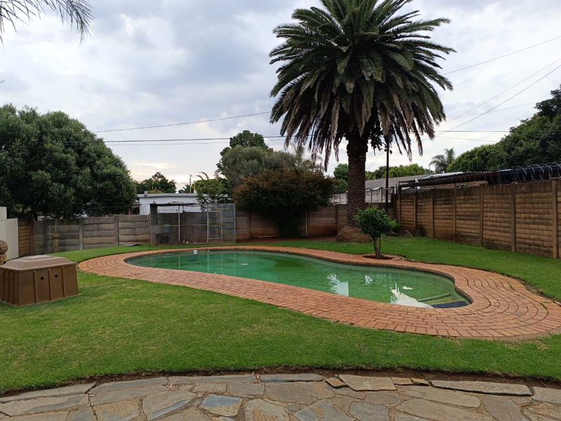 VALHALLA - 3 FULLY INDEPENDANT FAMILY HOMES ON 1 STAND - Photo 3