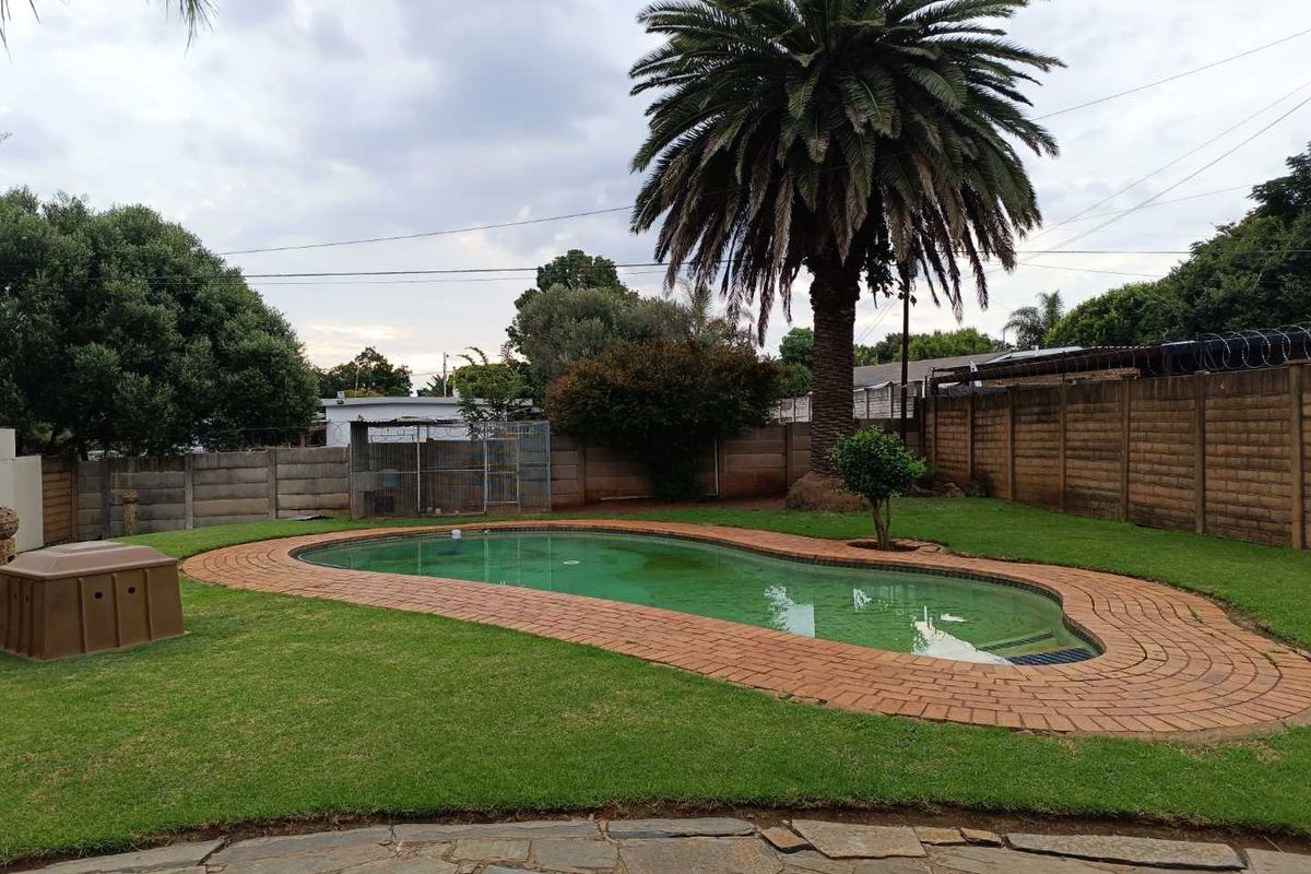 VALHALLA - 3 FULLY INDEPENDANT FAMILY HOMES ON 1 STAND - Photo 3