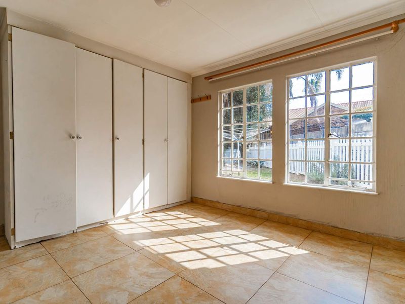 3 Bedroom Town House In Rushmere Manor The Reeds - Photo 7