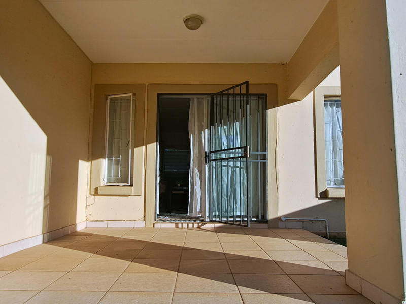 Affordable one‐bed gem with patio and parking - Photo 9