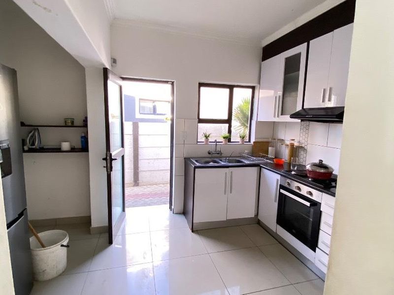 5 Bedroom House For Sale – Cimbebasia - Photo 1