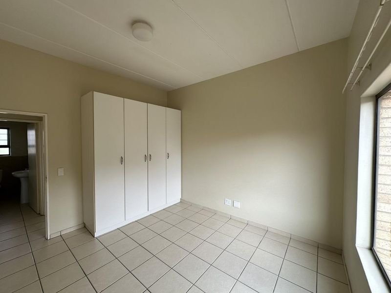 TWO BEDROOM APARTMENT IN SUMMERFIELDS ESTATE : 1 JULY 2026 - Photo 8