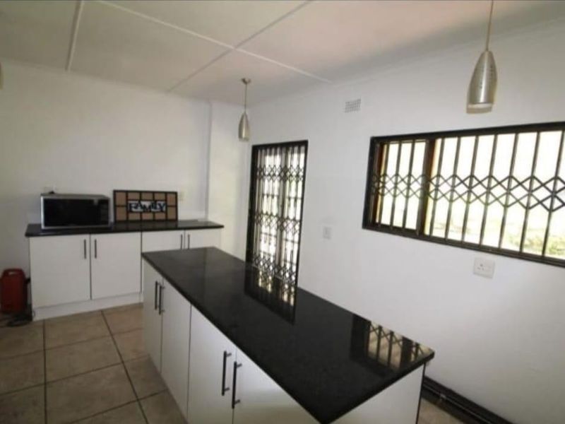 Dream Family Home with a Wealth of Potential in Queensburgh! - Photo 7