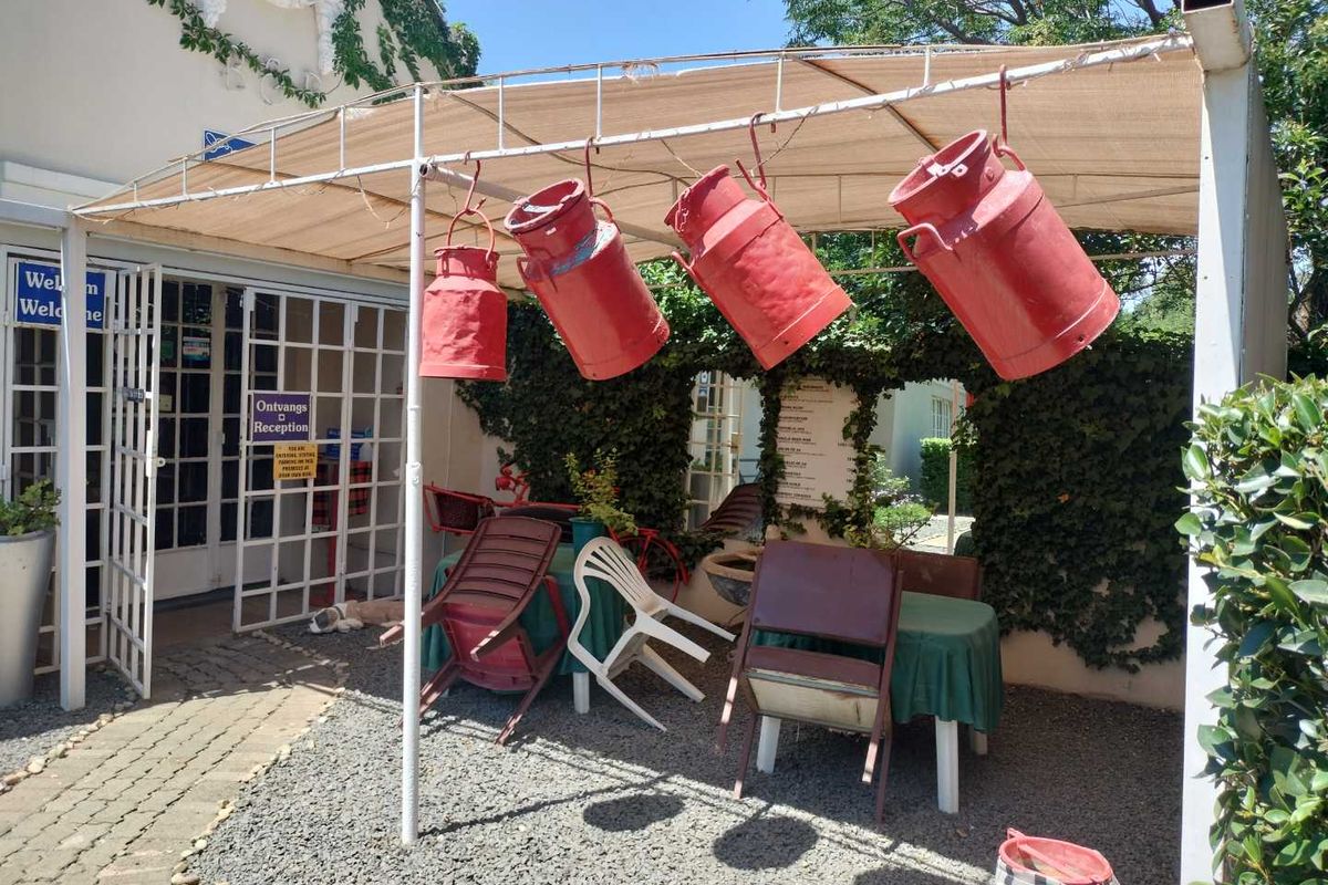 Own your own business with two full title properties and a well established Guesthouse - Photo 3