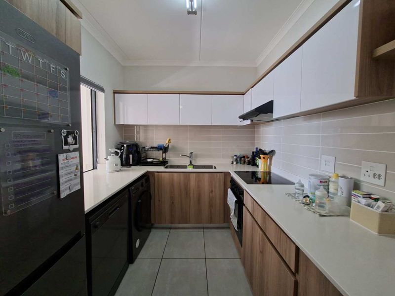 Upmarket apartment for sale - Photo 2