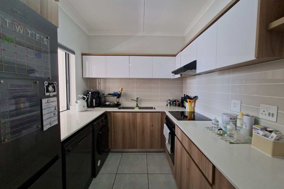 Upmarket apartment for sale - Photo 2