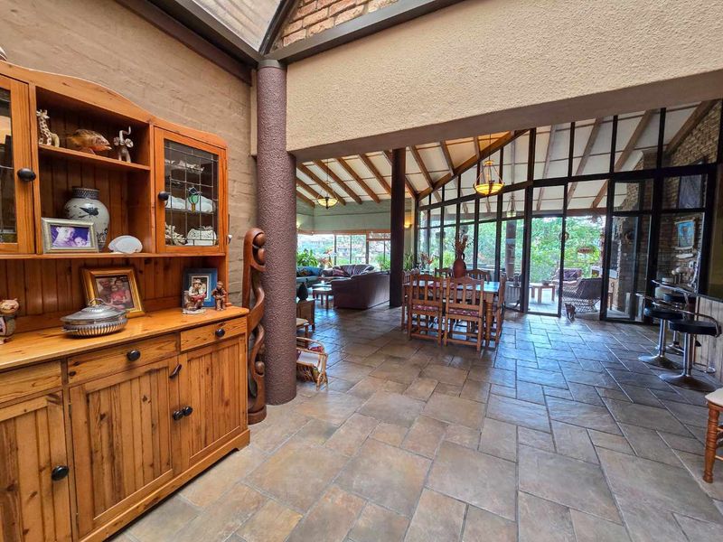 Beautiful open plan family home for sale in Stilbaai-Wes. - Photo 4