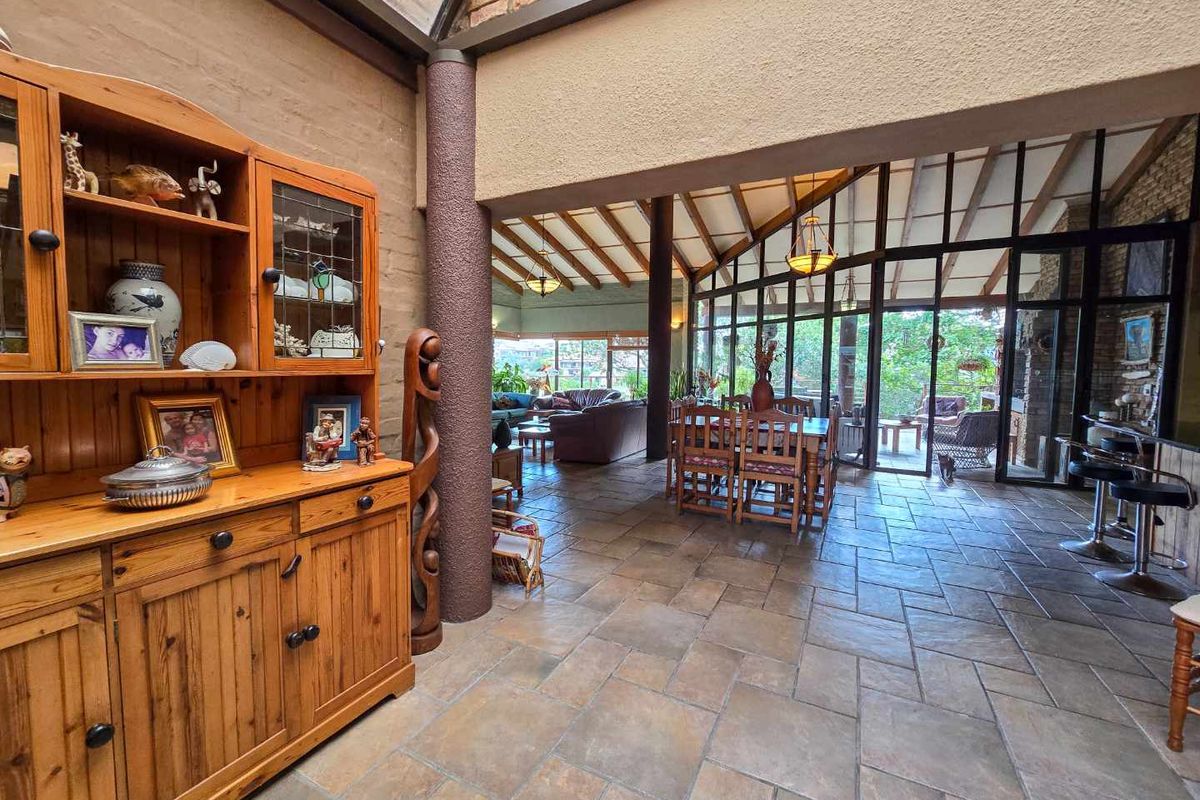 Beautiful open plan family home for sale in Stilbaai-Wes. - Photo 4