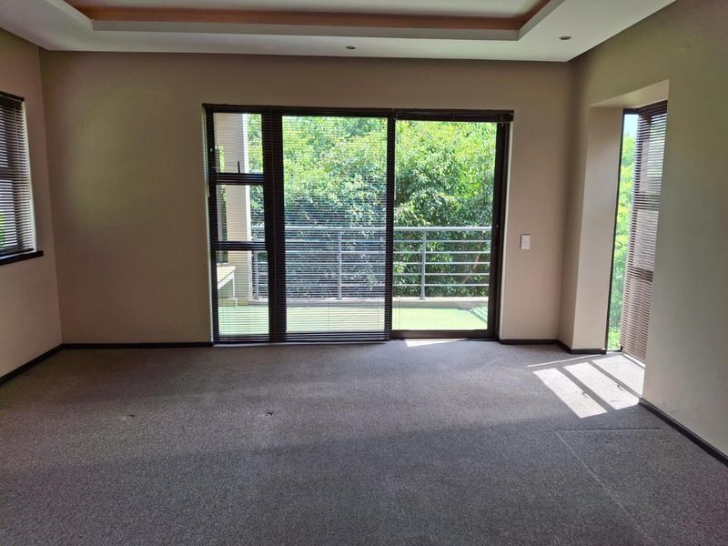 A MAGNIFICENT TWO BEDROOM TOWNHOUSE - Photo 6