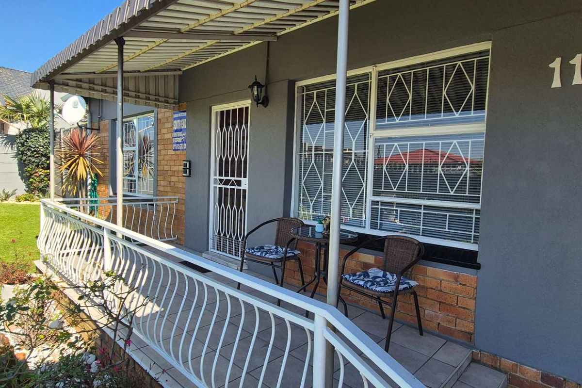 Stunning 4 bedroom property - Neat as a pin - Photo 3