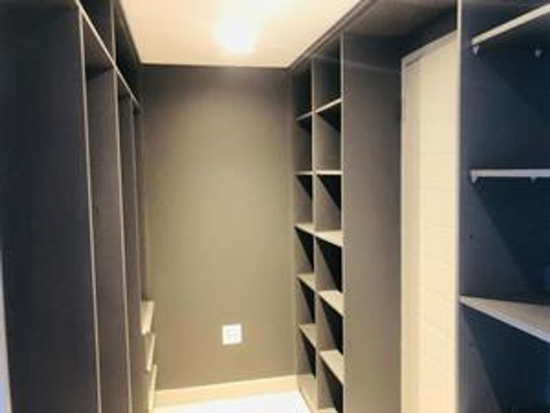 10th Floor - Photo 10