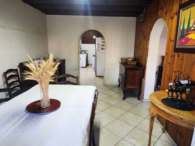 The Renovators Dream. Home with flatlet. - Photo 8