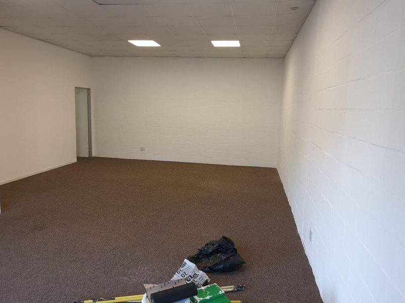 102m2 Office To Let in Montague Gardens - Photo 9