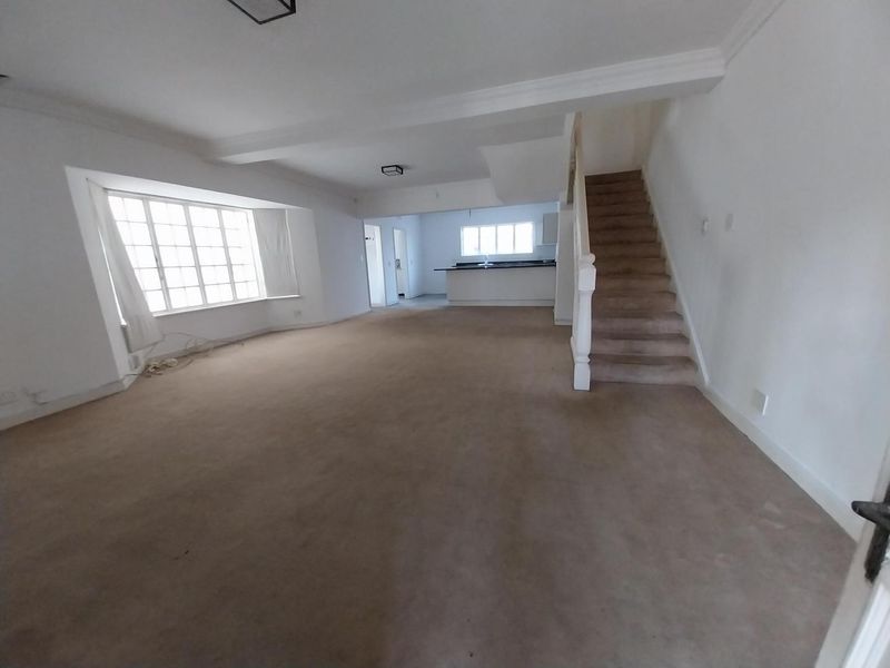 Well-Located 3-Bedroom Townhouse with Scope to Modernise - Photo 5
