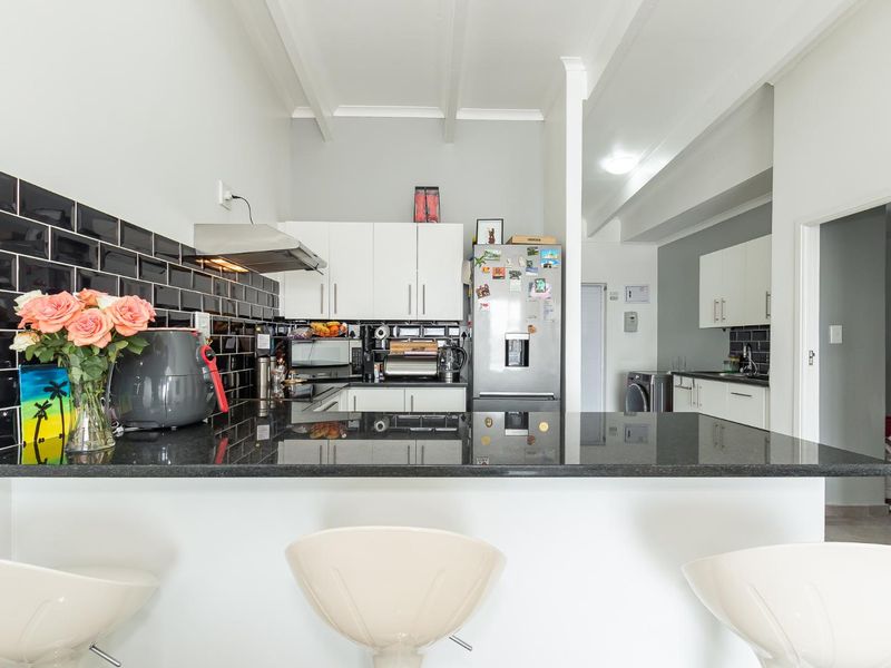 Lock up and go , Secure Undercover Parking - Photo 8