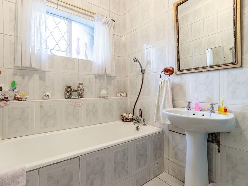 # Bedroom house in a popular area. - Photo 7